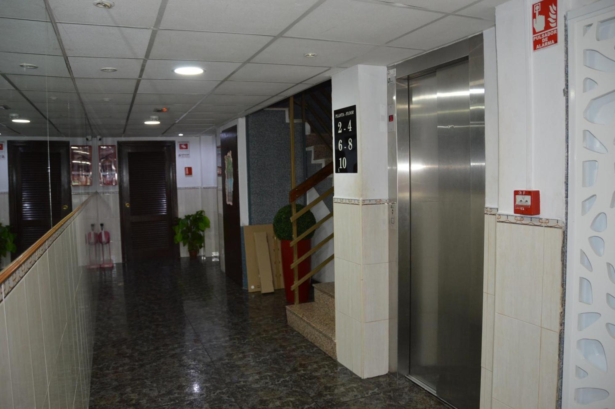 Apts Ara With Pool Benidorm Bagian luar foto