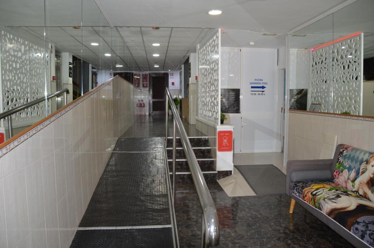Apts Ara With Pool Benidorm Bagian luar foto